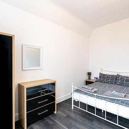 Two Bedroom Holiday Apartment コルウィン・ベイ エクステリア 写真