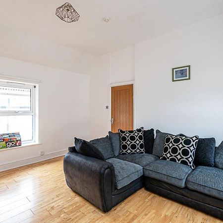 Two Bedroom Holiday Apartment コルウィン・ベイ エクステリア 写真