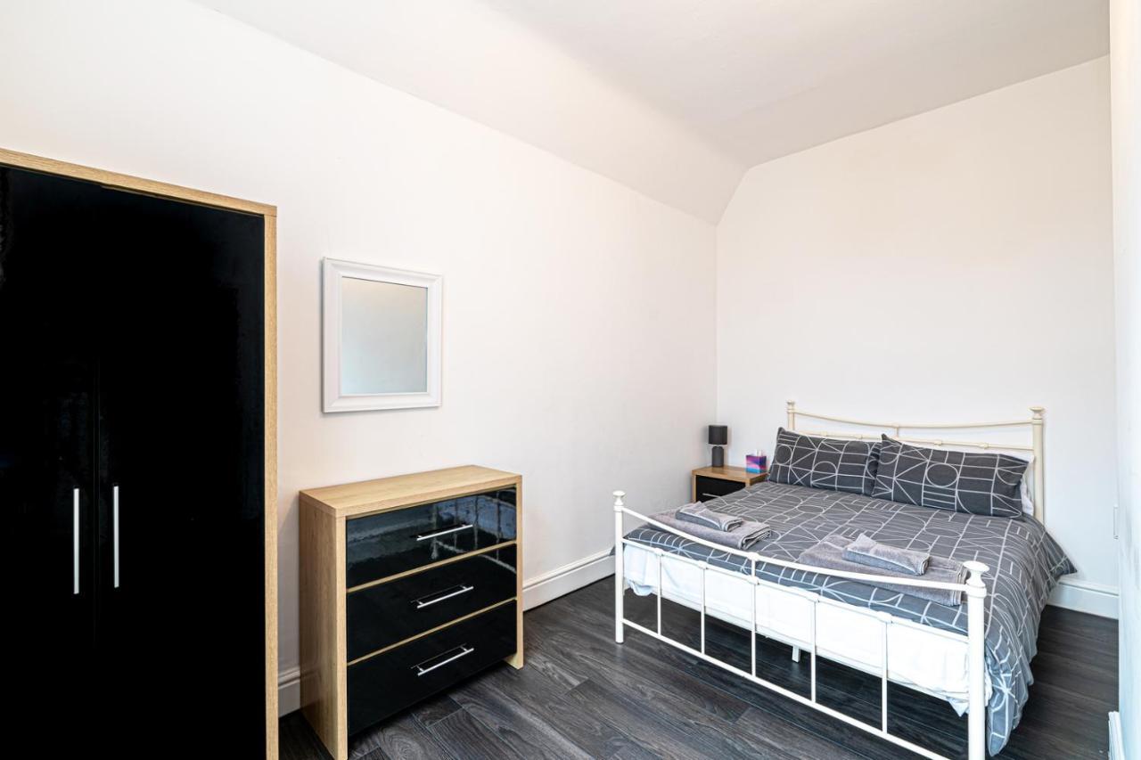 Two Bedroom Holiday Apartment コルウィン・ベイ エクステリア 写真