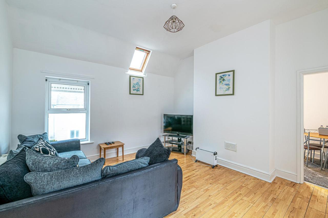 Two Bedroom Holiday Apartment コルウィン・ベイ エクステリア 写真