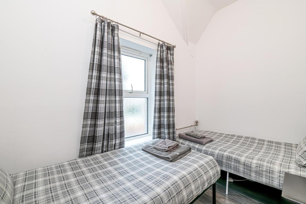 Two Bedroom Holiday Apartment コルウィン・ベイ エクステリア 写真