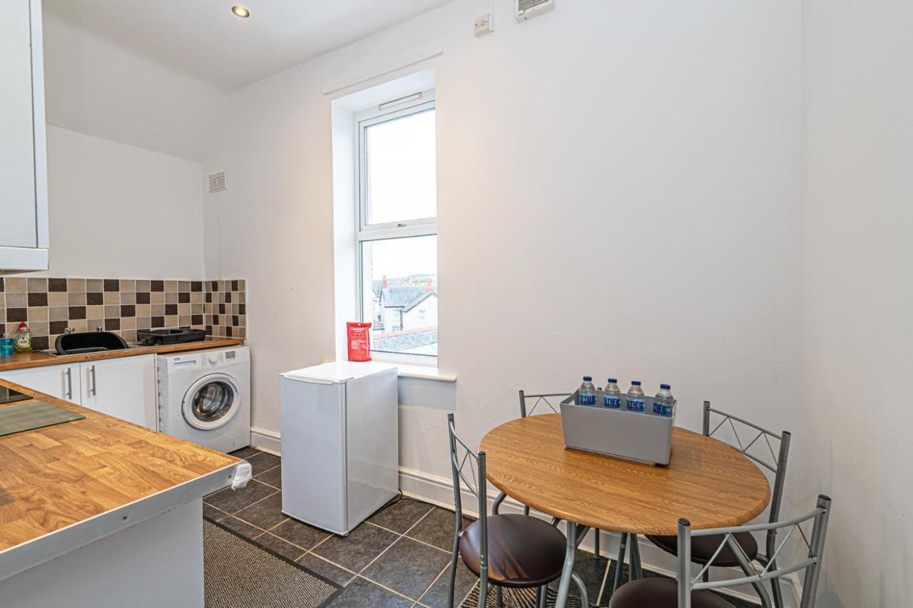 Two Bedroom Holiday Apartment コルウィン・ベイ エクステリア 写真