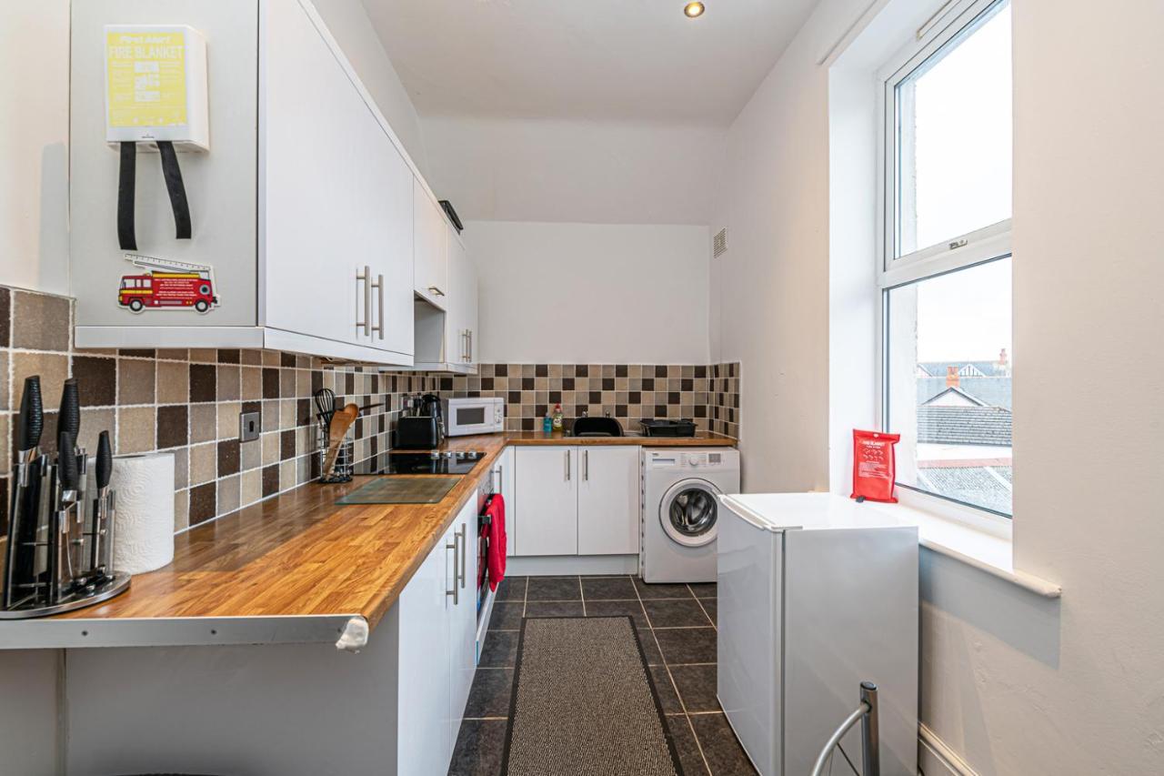 Two Bedroom Holiday Apartment コルウィン・ベイ エクステリア 写真
